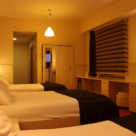 Hangover ホテル 3*